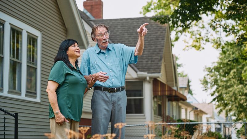 Home Instead caregiver with senior client in Parrish, FL