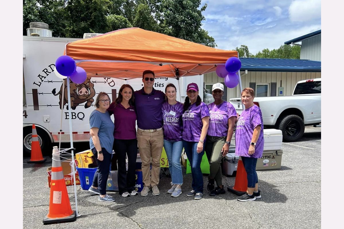 Home Instead Fundraiser is a Smokin’ Success for Alzheimer’s Care