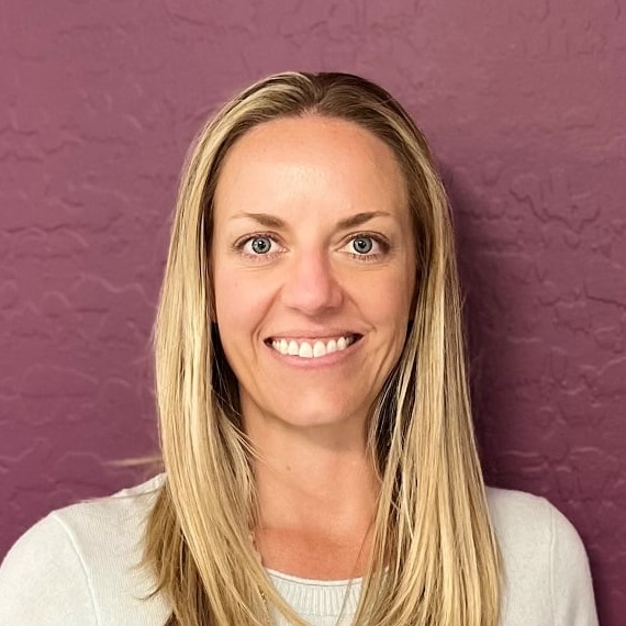 kelly headshot 6 20221