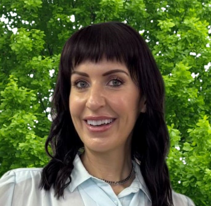 Nicole James Headshot 2