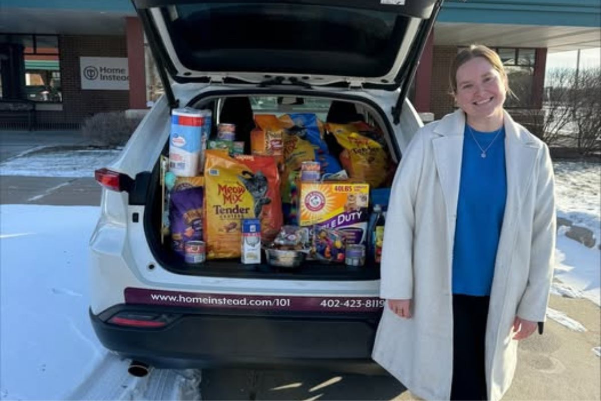 Home Instead Hosts Donation Drive for The Cat House in Lincoln, NE