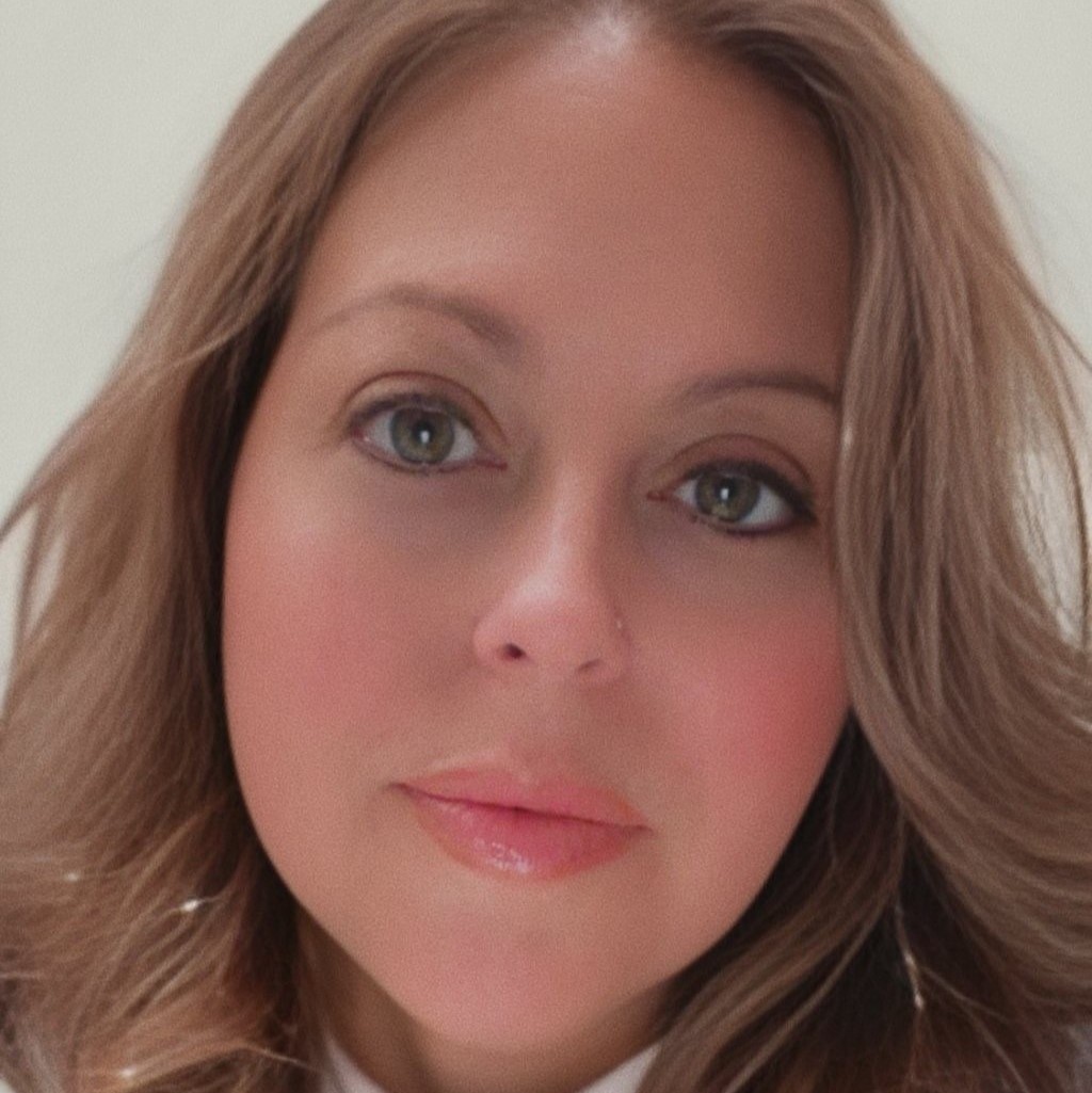 Kelly Hawk bio photo SQUARE