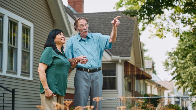 Home Instead caregiver with senior client in Ochlocknee, GA