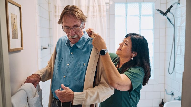 Home Instead caregiver with senior client in Cairo, GA